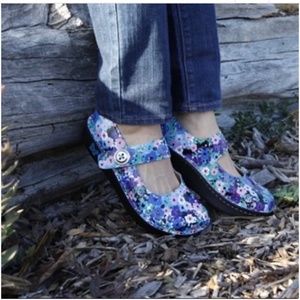 Alegria Paloma pattern 378 new sz 36